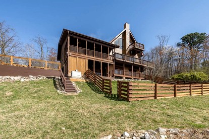 Family and Pet Friendly Cabin with Mountain Views, a Hot Tub, and Access to the Appalachian Trail, Perfect for a Weekend Getaway - glamping.directory