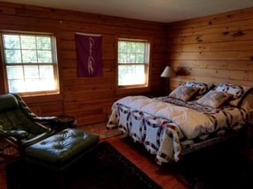 Rustic Cabin for a Weekend Getaway near McKenzie Mountain Wilderness in New York - Bloomingdale, New York - glamping.directory