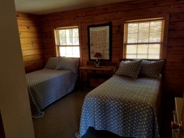 Rustic Cabin for a Weekend Getaway near McKenzie Mountain Wilderness in New York - Bloomingdale, New York - glamping.directory