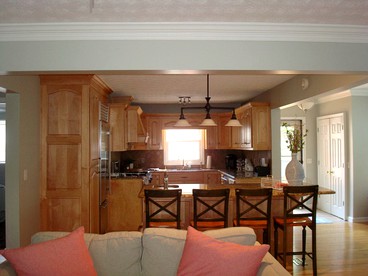 Charming Cottage Rental on the Shores of Lake Lanier in Gainesville, Georgia - Gainesville, Georgia - glamping.directory