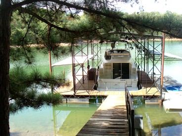 Charming Cottage Rental on the Shores of Lake Lanier in Gainesville, Georgia - Gainesville, Georgia - glamping.directory
