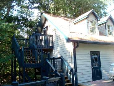 Charming Cottage Rental on the Shores of Lake Lanier in Gainesville, Georgia - Gainesville, Georgia - glamping.directory