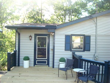 Charming Cottage Rental on the Shores of Lake Lanier in Gainesville, Georgia - glamping.directory