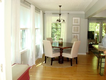 Charming Cottage Rental on the Shores of Lake Lanier in Gainesville, Georgia - Gainesville, Georgia - glamping.directory