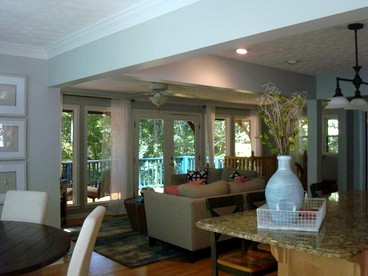 Charming Cottage Rental on the Shores of Lake Lanier in Gainesville, Georgia - Gainesville, Georgia - glamping.directory