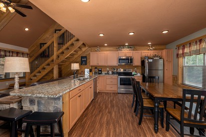 Pet-friendly Cabin with Outdoor Pool, Spa and Pool Table in Gatlinburg, Tennessee - Gatlinburg, Tennessee - glamping.directory