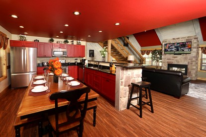 Pet-friendly Cabin with Outdoor Pool, Spa and Pool Table in Gatlinburg, Tennessee - Gatlinburg, Tennessee - glamping.directory