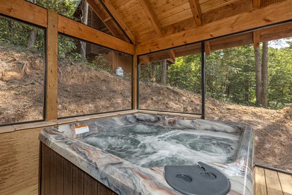 Pet-friendly Cabin with Outdoor Pool, Spa and Pool Table in Gatlinburg, Tennessee - Gatlinburg, Tennessee - glamping.directory