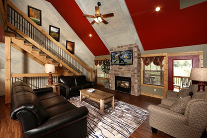 Pet-friendly Cabin with Outdoor Pool, Spa and Pool Table in Gatlinburg, Tennessee - Gatlinburg, Tennessee - glamping.directory