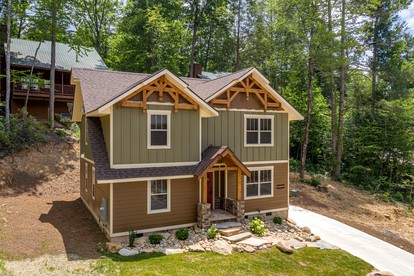 Pet-friendly Cabin with Outdoor Pool, Spa and Pool Table in Gatlinburg, Tennessee - glamping.directory