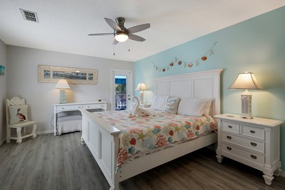 Delighting Beach House with Swimming Pool in Anna Maria, Florida - Anna Maria, Florida - glamping.directory