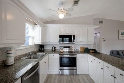 Delighting Beach House with Swimming Pool in Anna Maria, Florida - Anna Maria, Florida - glamping.directory