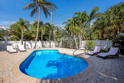 Delighting Beach House with Swimming Pool in Anna Maria, Florida - Anna Maria, Florida - glamping.directory