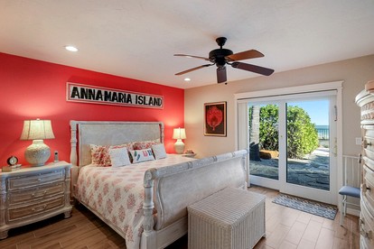 Delighting Beach House with Swimming Pool in Anna Maria, Florida - Anna Maria, Florida - glamping.directory