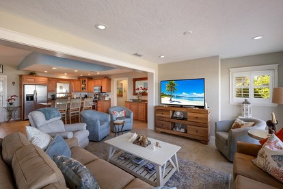 Delighting Beach House with Swimming Pool in Anna Maria, Florida - Anna Maria, Florida - glamping.directory