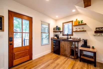 Glamping Cabin in Waco, Texas for Weekend Escapes to Nature - Elm Mott, Texas - glamping.directory
