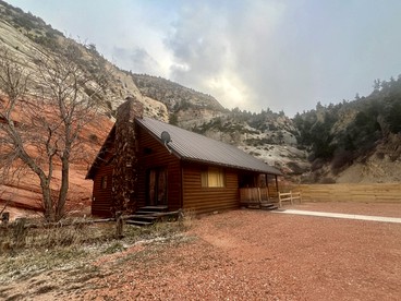 Serene Cabin Perfect for Small Group in Orderville, Utah - Orderville, Utah - glamping.directory