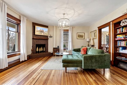 Enchanting River Victorian Vacation Home near the Mountains of Harpers Ferry West Virginia - Harpers Ferry, West Virginia - glamping.directory