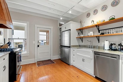 Enchanting River Victorian Vacation Home near the Mountains of Harpers Ferry West Virginia - Harpers Ferry, West Virginia - glamping.directory