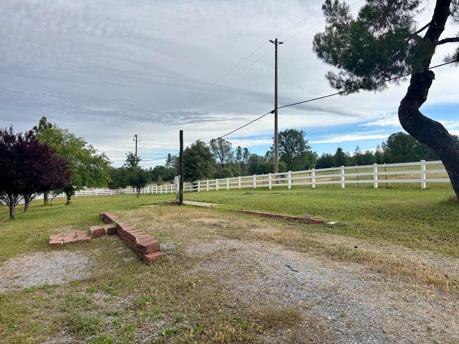 Peaceful Country RV Pad - Redding, California - glamping.directory