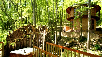 Private Tower Retreat with Outside Rooftop Tub in Indiana - glamping.directory