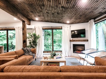 Recently Renovated Cabin with Beautiful Outdoor Living and Fire Pit in NY - Chichester, New York - glamping.directory