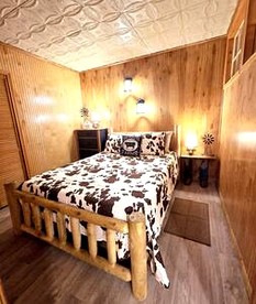 Charming Barn Retreat Surrounded by Nature Near Lake O the Pines in Texas - Warlock, Texas - glamping.directory