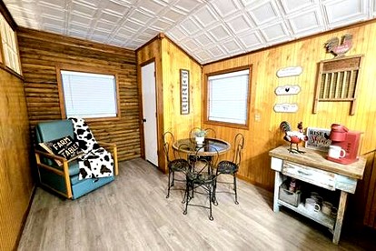 Charming Barn Retreat Surrounded by Nature Near Lake O the Pines in Texas - Warlock, Texas - glamping.directory