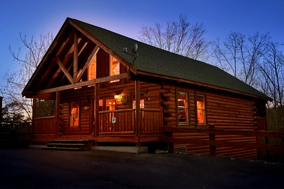 Amazing Cabin Rental in Gatlinburg for a Romantic Getaway in the Great Smokies, TN - glamping.directory