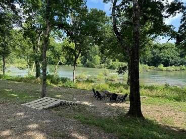 Waterfront Pet Friendly Cabin on Glover River with Hot Tub near Broken Bow, Oklahoma - Broken Bow, Oklahoma - glamping.directory
