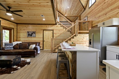 Waterfront Pet Friendly Cabin on Glover River with Hot Tub near Broken Bow, Oklahoma - Broken Bow, Oklahoma - glamping.directory