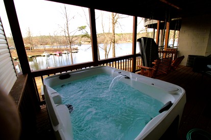 Glorious Cabin with Fantastic Lake Sights in Hot Springs, Arkansas - Hot Springs, Arkansas - glamping.directory