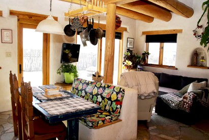 Romantic Getaway with Private Hot Tub and Mountain Views near Taos, New Mexico - Arroyo Seco, New Mexico - glamping.directory