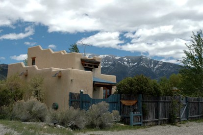 Romantic Getaway with Private Hot Tub and Mountain Views near Taos, New Mexico - Arroyo Seco, New Mexico - glamping.directory