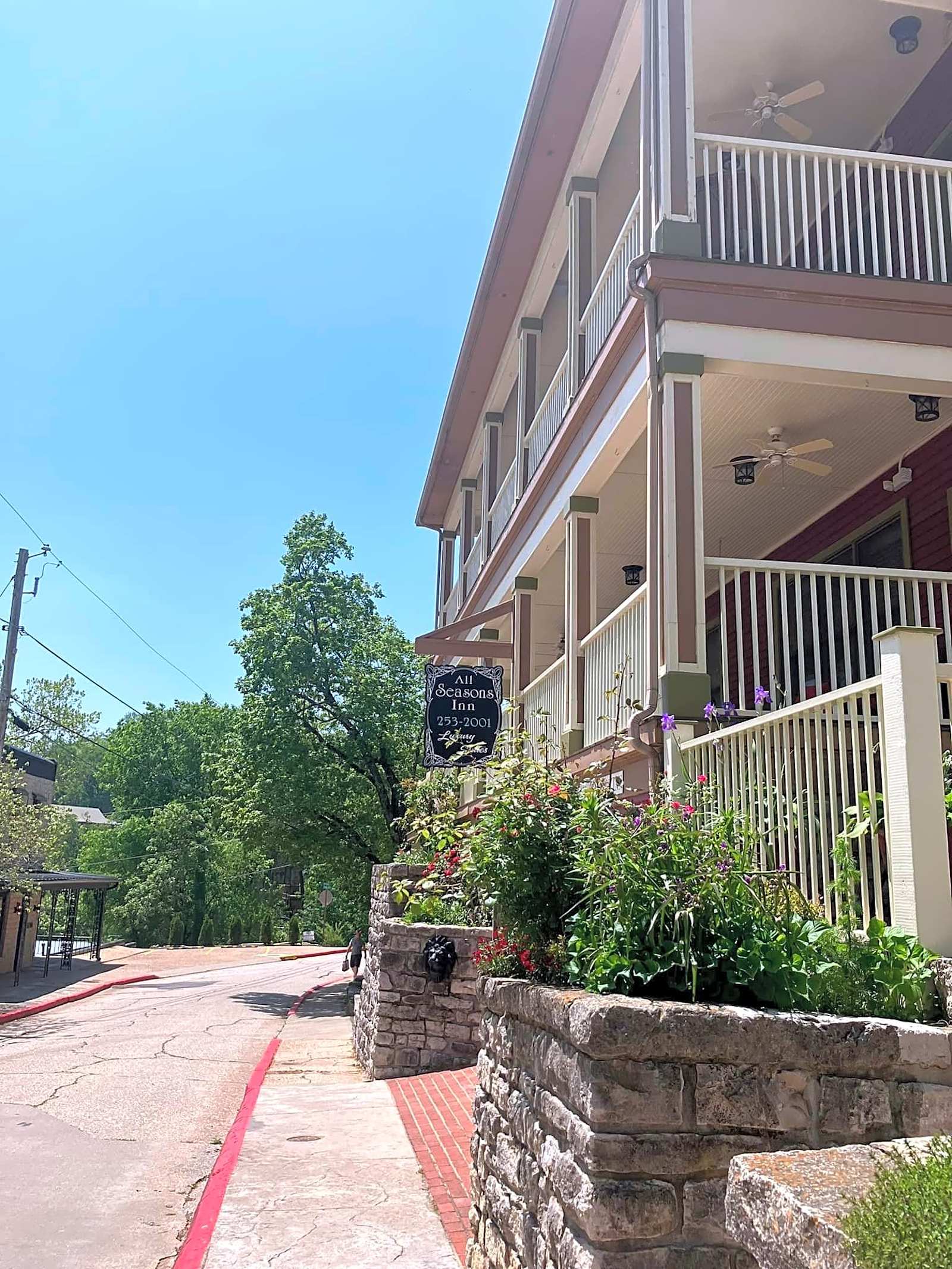 Treehouse Village - Eureka Springs, Arkansas - glamping.directory