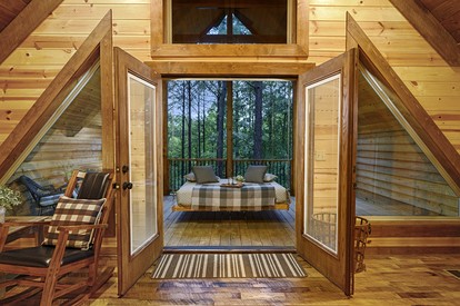 Secluded Cabin with Hot Tub Perfect for a Romantic Getaway in the Ouachita Mountains - Broken Bow, Oklahoma - glamping.directory