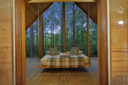 Secluded Cabin with Hot Tub Perfect for a Romantic Getaway in the Ouachita Mountains - Broken Bow, Oklahoma - glamping.directory