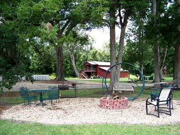 Charming Southern-Style Lakeside Cottage in Breaux Bridge, Louisiana - Breaux Bridge, Louisiana - glamping.directory