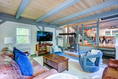Forest Cabin Beautifully Design with Jacuzzi and Game Room in New Hampshire - glamping.directory