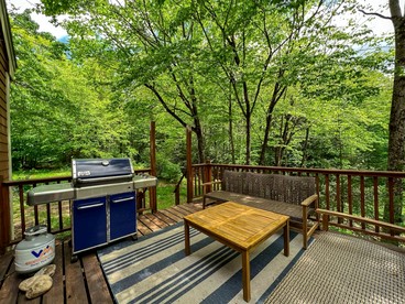 Forest Cabin Beautifully Design with Jacuzzi and Game Room in New Hampshire - Bartlett, New Hampshire - glamping.directory