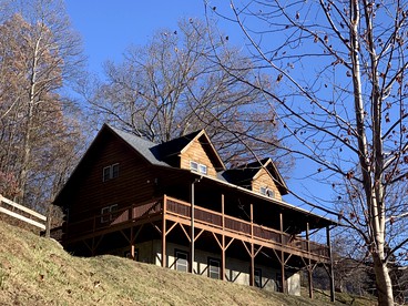 Deluxe Waynesville Cabin for an Amazing Family Vacation in North Carolina - glamping.directory