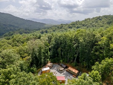 Peaceful Multi-Unit Retreat Offers The Perfect Blend Of Comfort And Nature On A Scenic Ridge Beside The Tuckasegee Sylva North Carolina - Sylva, North Carolina - glamping.directory
