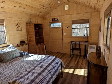 Peaceful Multi-Unit Retreat Offers The Perfect Blend Of Comfort And Nature On A Scenic Ridge Beside The Tuckasegee Sylva North Carolina - Sylva, North Carolina - glamping.directory
