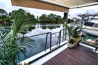 Incredible Houseboat for a Unique Romantic Getaway in Merritt Island, Florida - Merritt Island, Florida - glamping.directory