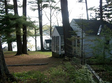Lakefront Cottage Getaway with Lovely Views on Lake Winnipesaukee, New Hampshire - Moultonborough, New Hampshire - glamping.directory