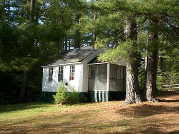 Lakefront Cottage Getaway with Lovely Views on Lake Winnipesaukee, New Hampshire - Moultonborough, New Hampshire - glamping.directory