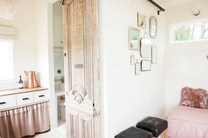 Luxurious Cozy Cottage for a Relaxing Escape in Round Top, Texas - Round Top, Texas - glamping.directory