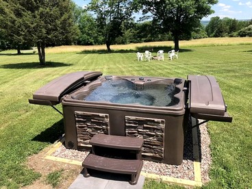 Wine Country Cottage Overlooking the Lake in Starkey, New York - Starkey, New York - glamping.directory