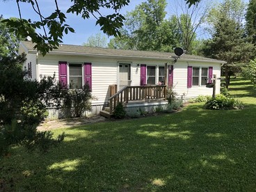 Wine Country Cottage Overlooking the Lake in Starkey, New York - glamping.directory