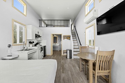 Accessible Loft Cabin Perfect for Families in Texas - Fredericksburg, Texas - glamping.directory